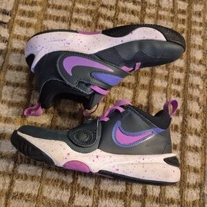 Nike Kids' Sneakers in Gray and Pink